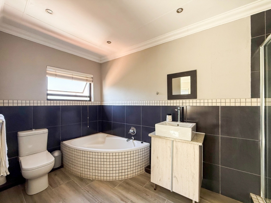8 Bedroom Property for Sale in Schoemansville North West